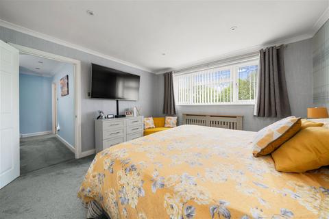 11 Edgehill Close, Basingstoke, RG22 5AB