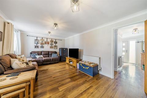 54 Kestrel Road, Basingstoke, RG22 5PL