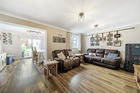 54 Kestrel Road, Basingstoke, RG22 5PL