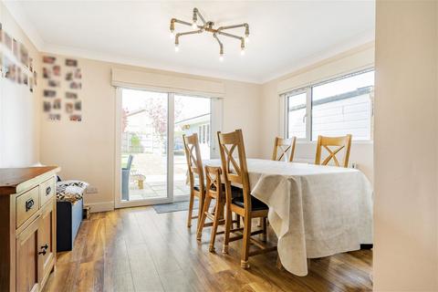 54 Kestrel Road, Basingstoke, RG22 5PL