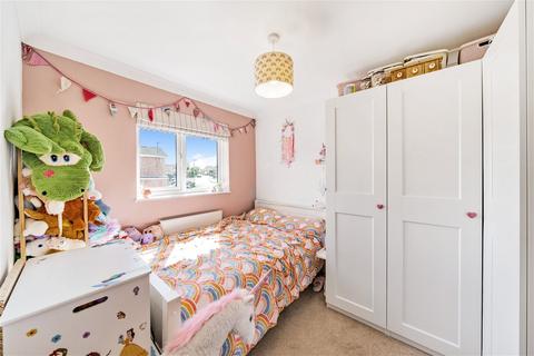 54 Kestrel Road, Basingstoke, RG22 5PL