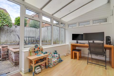 2 bedroom semi-detached house for sale, TOWNHILL PARK! STUNNING INTERIOR! CONSERVATORY!