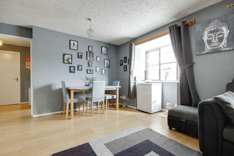 2 bedroom flat for sale, Creighton Road, London