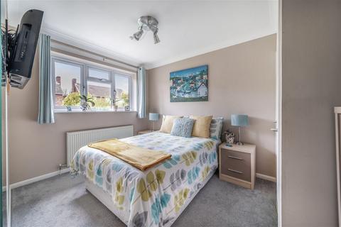 4 Camfield Close, Basingstoke, RG21 3AQ