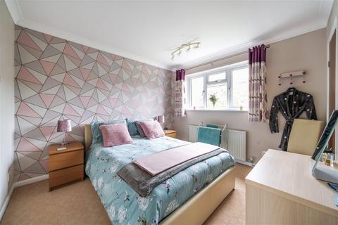 4 Camfield Close, Basingstoke, RG21 3AQ