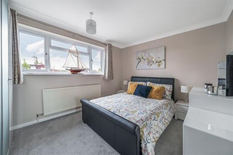 4 Camfield Close, Basingstoke, RG21 3AQ