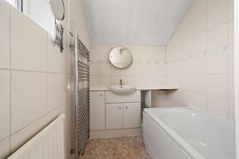 2 Camlea Close, Basingstoke, RG21 3BP