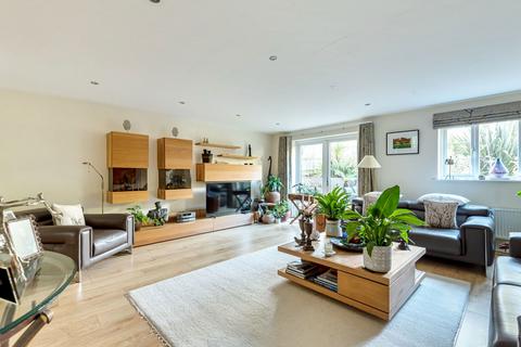 52 Cliddesden Road, Basingstoke, RG21 3ER