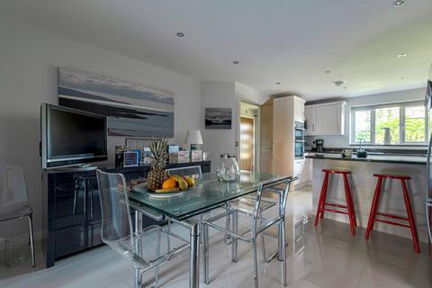 52 Cliddesden Road, Basingstoke, RG21 3ER