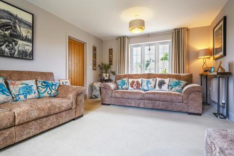 4 bedroom terraced house for sale, Field View Lane