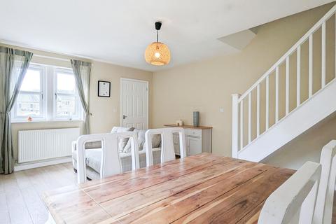 10 Weavers Fold, Lees, Oldham, OL4 3FQ