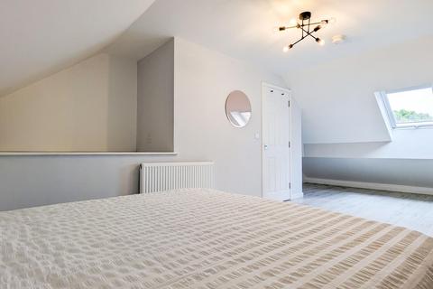 10 Weavers Fold, Lees, Oldham, OL4 3FQ