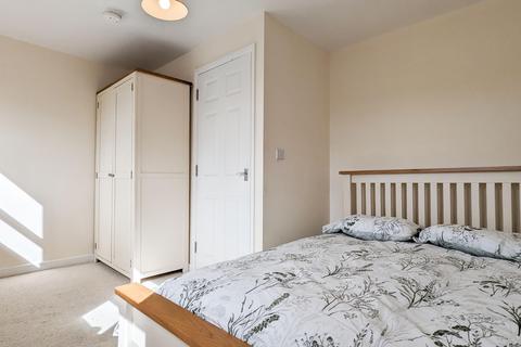 10 Weavers Fold, Lees, Oldham, OL4 3FQ