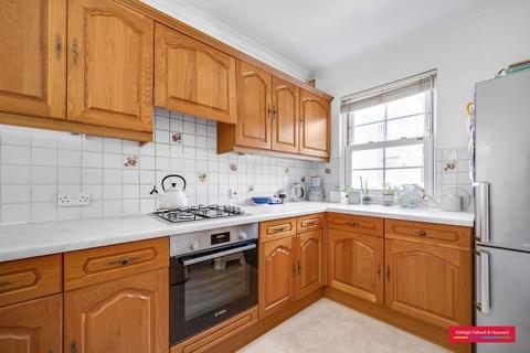 2 bedroom house to rent, Halford Road London SW6