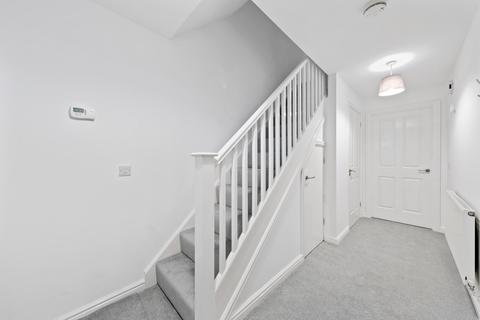 2 bedroom terraced house to rent, Tresham Close, Kettering NN15