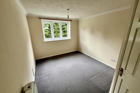 2 bedroom flat to rent, Tarn Howes Close, Thatcham RG19