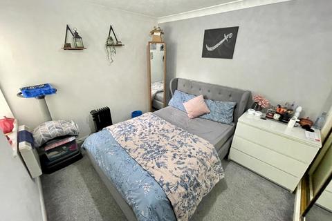 2 bedroom ground floor flat for sale, The Ridings, Luton, Bedfordshire, LU3 1BY