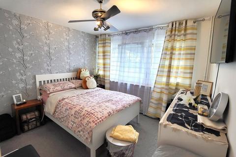 3 bedroom terraced house for sale, Colne, Tinkers Bridge, Milton Keynes, MK6