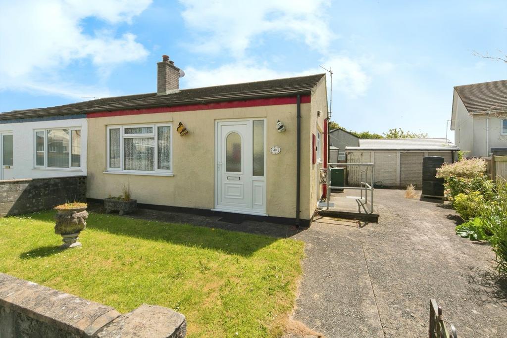 Gaerwen Uchaf Estate, Gaerwen LL60 2 bed semidetached bungalow for