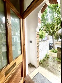 5 bedroom terraced house to rent, Lenthall road, E8