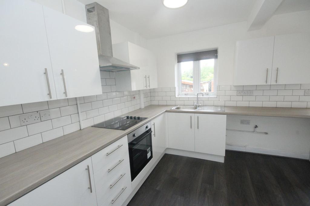 Pennine Drive, St. Helens, WA9 3 bed terraced house £895 pcm (£207 pw)