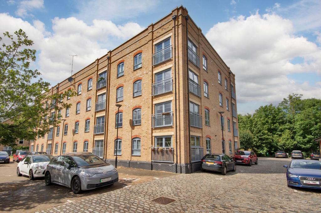 Esparto Way, South Darenth, Dartford... 2 bed apartment for sale £210,000