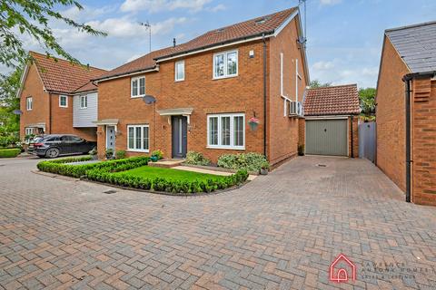 4 bedroom semi-detached house for sale, Temple Way, Rayleigh, SS6