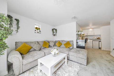 2 bedroom flat for sale, Balmoral House, 1 Hadleigh Grove, Coulsdon, CR5
