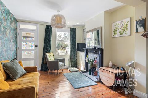 2 bedroom end of terrace house for sale, Highfield Road, N21