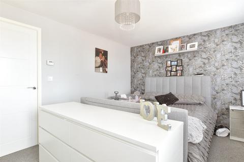 30 Hardy Close, Queenborough, ME11 5AU