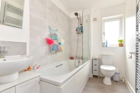 30 Hardy Close, Queenborough, ME11 5AU