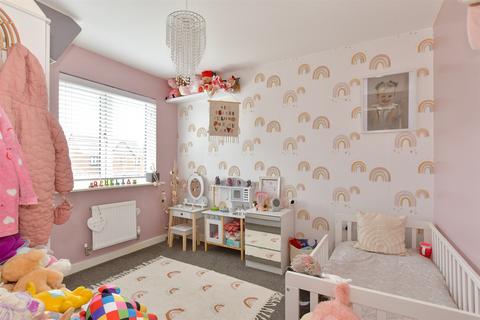 30 Hardy Close, Queenborough, ME11 5AU
