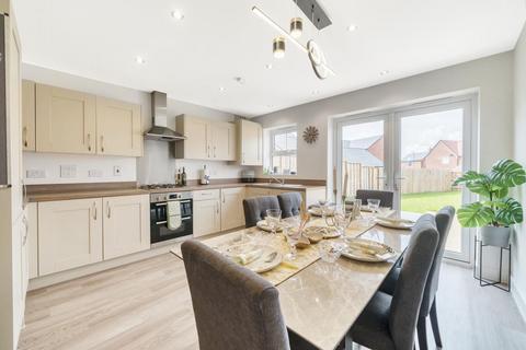 4 bedroom detached house for sale, Armstrongs Fields,  Aylesbury,  HP22