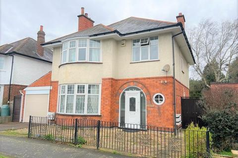 4 bedroom detached house to rent, Westfield Road, Leicester LE3