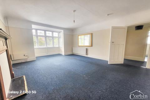 4 bedroom flat to rent, Norwich Avenue, Bournemouth, Dorset