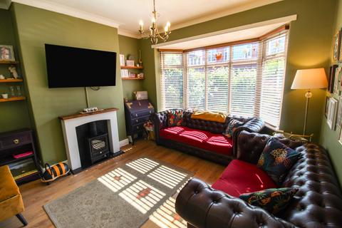 3 bedroom semi-detached house to rent, Brentwood Drive, Monton