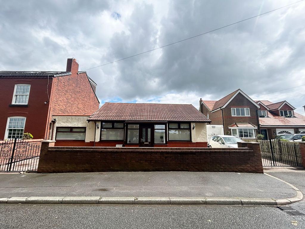 Garswood Road, AshtoninMakerfield... 3 bed detached bungalow for sale