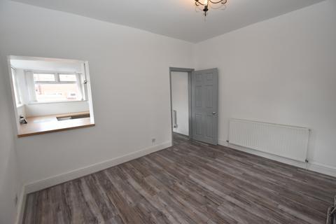 2 bedroom end of terrace house to rent, Gladstone Road, Urmston, M41