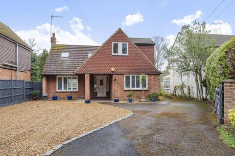 4 bedroom detached house to rent, Old Woking Road, Woking GU22