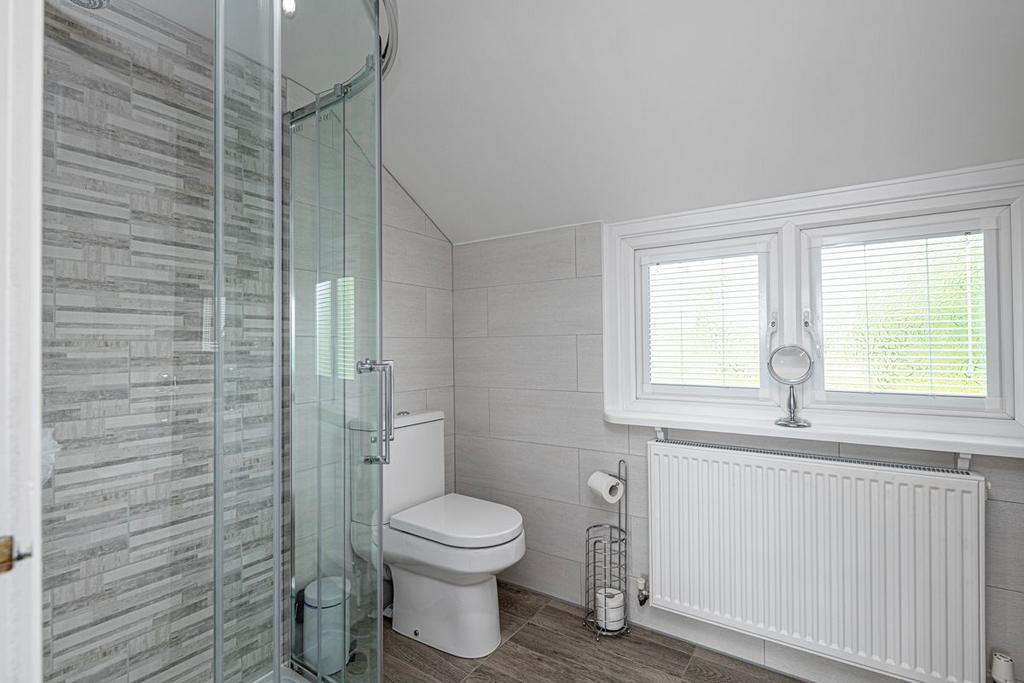Shower room en-suite