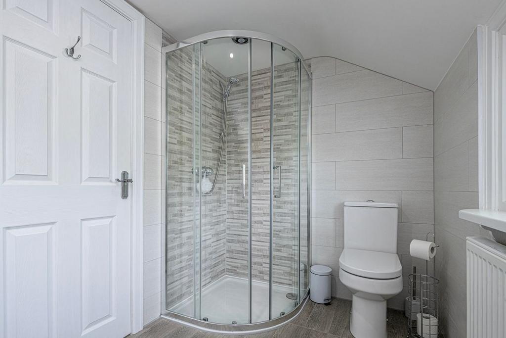 Shower room en-suite