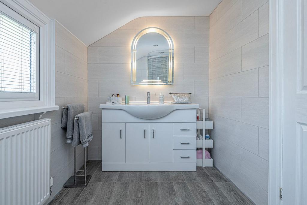 Shower room en-suite