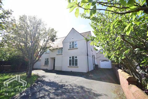 Clifton Drive North, Lytham St Annes, FY8 2PN