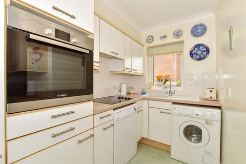 2 bedroom ground floor flat for sale, Alma Road, Reigate, Surrey