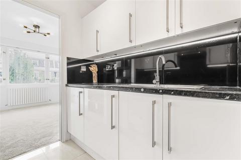 1 bedroom flat for sale, Devonport, Radnor Walk, W2