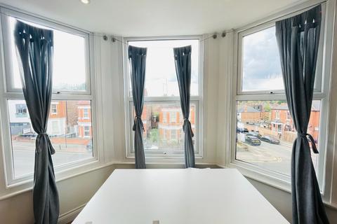 2 bedroom apartment to rent, London N10