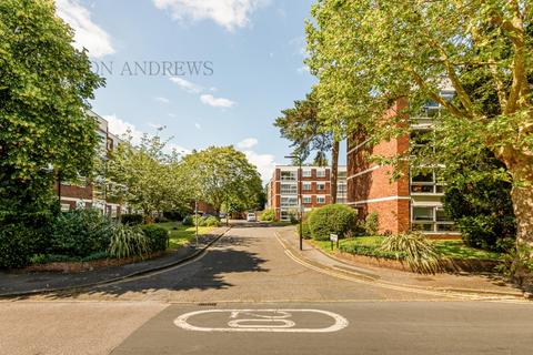 42 Oak Tree Close, London, W5 2AQ