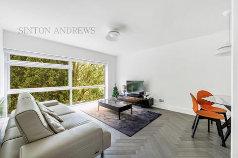42 Oak Tree Close, London, W5 2AQ
