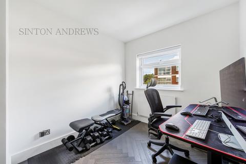 42 Oak Tree Close, London, W5 2AQ