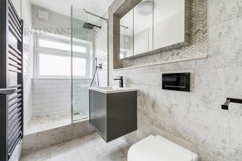 42 Oak Tree Close, London, W5 2AQ